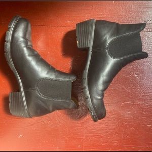 Blundstones in black